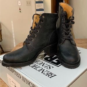 🖤Frye Sabrina Black Lace Up Combat Ankle Bootie Boot 8.5 Like New Condition 🖤